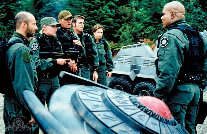 Stargate SG-1 - Season 5 - The Sentinel - Photos - Frank Cassini, Amanda Tapping, Richard Dean Anderson, Michael Shanks, Christina Cox, Christopher Judge
