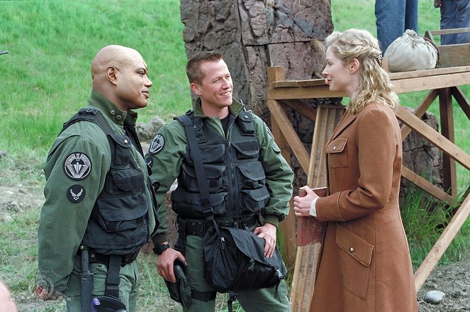 Stargate SG-1 - Cure - Photos - Christopher Judge, Corin Nemec, Allison Hossack