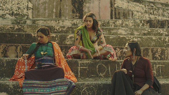 La estación de las mujeres - De la película - Radhika Apte, Surveen Chawla, Tannishtha Chatterjee
