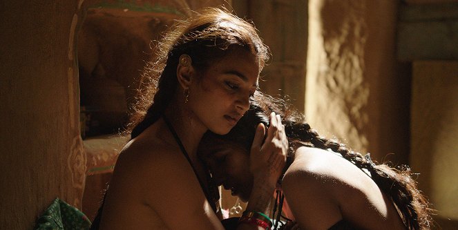 Die Zeit der Frauen - Filmfotos - Radhika Apte, Tannishtha Chatterjee