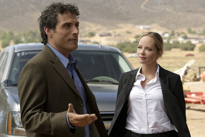 Eleventh Hour - Agro - Filmfotos - Rufus Sewell, Marley Shelton