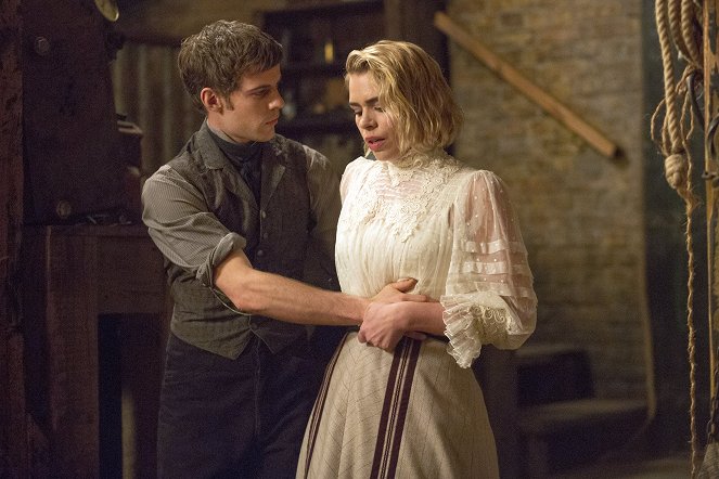 Penny Dreadful - Evil Spirits in Heavenly Places - Photos - Harry Treadaway, Billie Piper