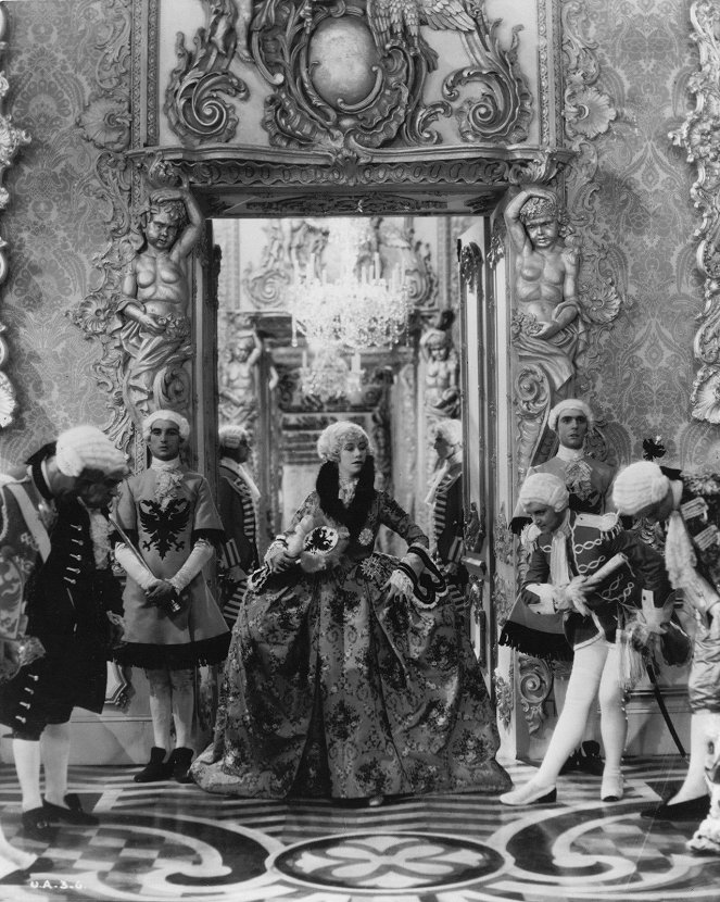 The Rise of Catherine the Great - Van film - Flora Robson