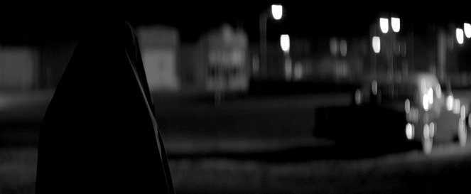 A Girl Walks Home Alone At Night - Film