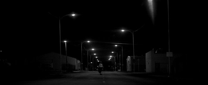 Una chica vuelve a casa sola de noche - De la película