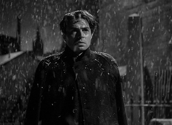 Niepotrzebni mogą odejść - Z filmu - James Mason