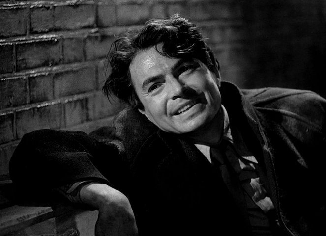 Larga es la noche - De la película - James Mason