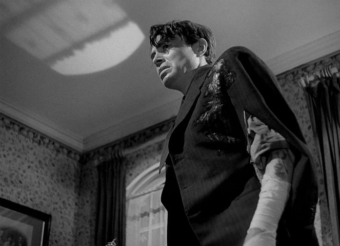 A Casa Cercada - Do filme - James Mason