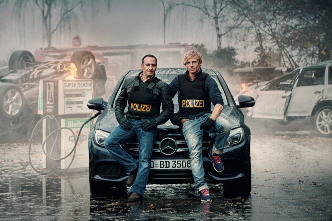Alarm für Cobra 11 - Die Autobahnpolizei - Season 20 - Cobra, übernehmen Sie! - Werbefoto - Erdogan Atalay, Daniel Roesner