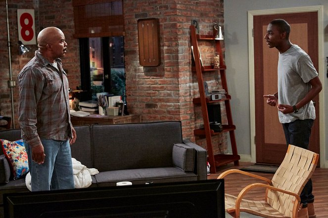 The Carmichael Show - Season 1 - Guns - Photos - David Alan Grier, Jerrod Carmichael