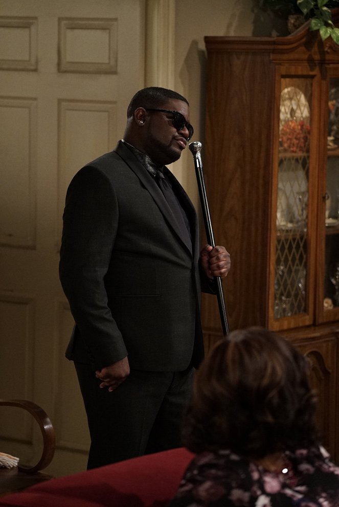 The Carmichael Show - Season 2 - The Funeral - Photos - Lil Rel Howery