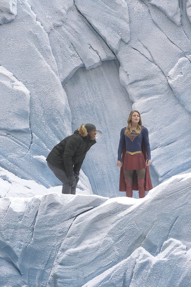 Supergirl - Samotność - Z filmu - Mehcad Brooks, Melissa Benoist