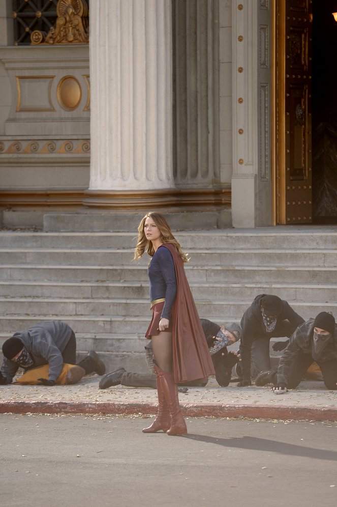Supergirl - Season 1 - Manhunter - Photos - Melissa Benoist