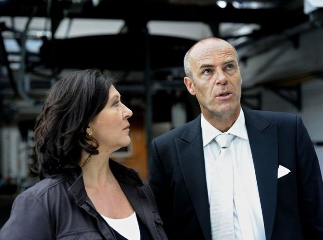 Tatort - Season 41 - Bluthochzeit - Van film - Eva Mattes, Peter Kremer