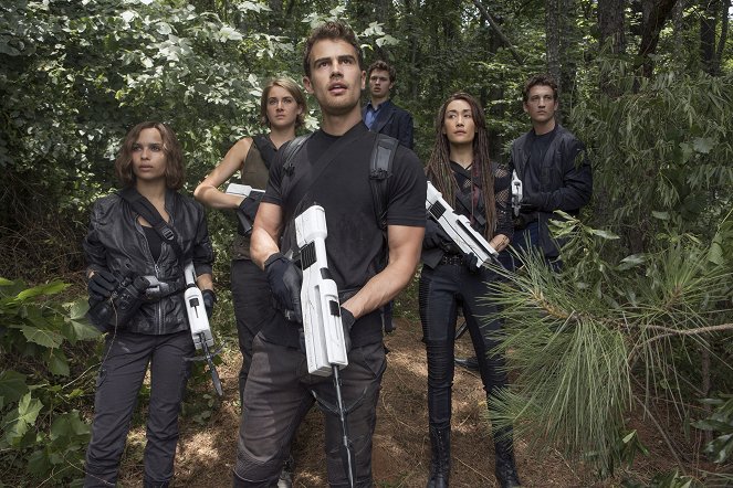 The Divergent Series: Allegiant - Making of - Zoë Kravitz, Shailene Woodley, Theo James, Ansel Elgort, Maggie Q, Miles Teller