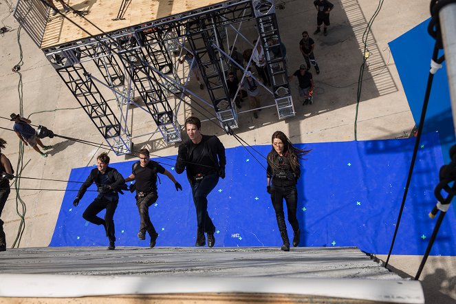 The Divergent Series: Allegiant - Making of - Miles Teller, Maggie Q