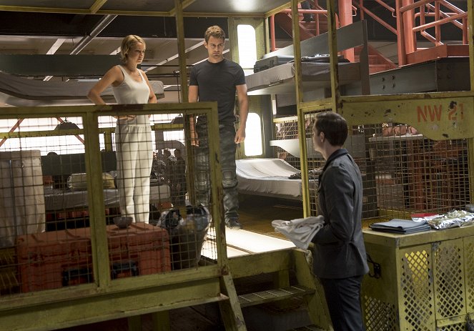 The Divergent Series: Allegiant - Photos - Theo James, Shailene Woodley