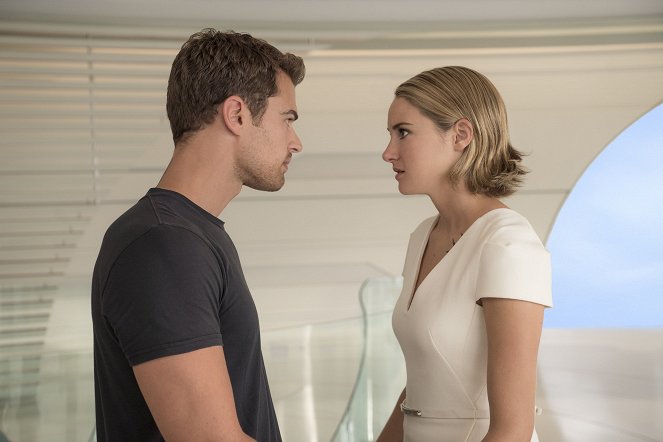 The Divergent Series: Allegiant - Van film - Theo James, Shailene Woodley