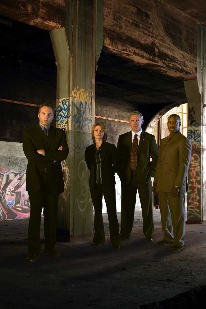 Criminal Intent – Verbrechen im Visier - Season 4 - Werbefoto - Vincent D'Onofrio, Kathryn Erbe, Jamey Sheridan, Courtney B. Vance
