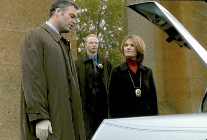 Law & Order: Criminal Intent - Season 2 - Baggage - Photos - Vincent D'Onofrio, Kathryn Erbe