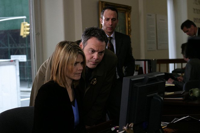 Law & Order: Criminal Intent - Season 4 - Silver Lining - Photos - Kathryn Erbe, Vincent D'Onofrio