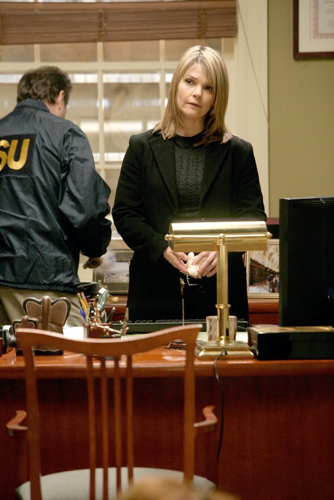 Law & Order: Criminal Intent - Silencer - Van film - Kathryn Erbe