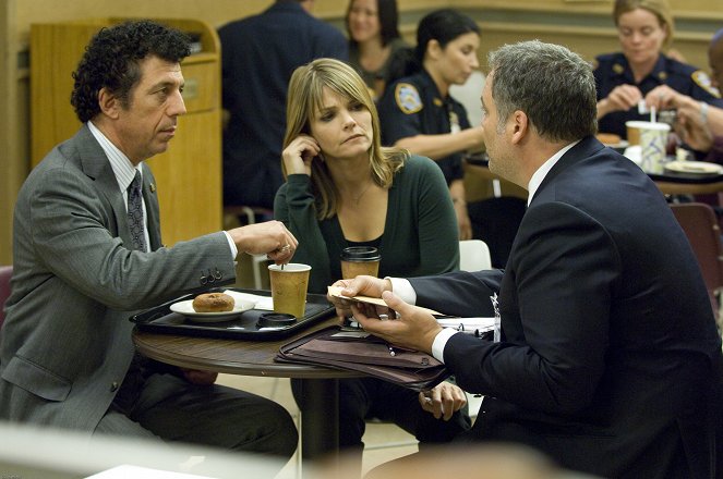 Law & Order: Criminal Intent - Season 7 - Smile - Photos - Eric Bogosian, Kathryn Erbe, Vincent D'Onofrio