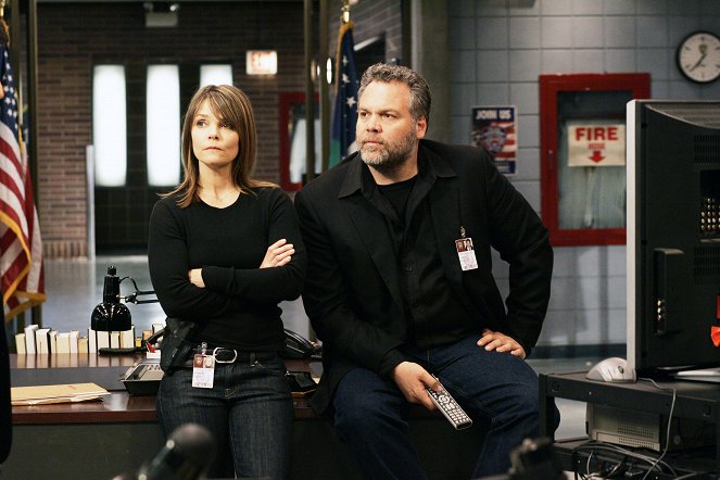 Law & Order: Criminal Intent - Betrayed - Photos - Kathryn Erbe, Vincent D'Onofrio