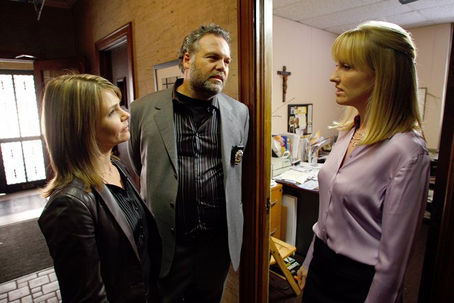 Law & Order: Criminal Intent - Faithfully - Photos - Kathryn Erbe, Vincent D'Onofrio, Janel Moloney