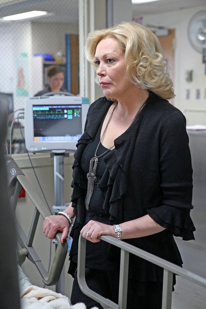 New York - Section criminelle - The Mobster Will See You Now - Film - Cathy Moriarty