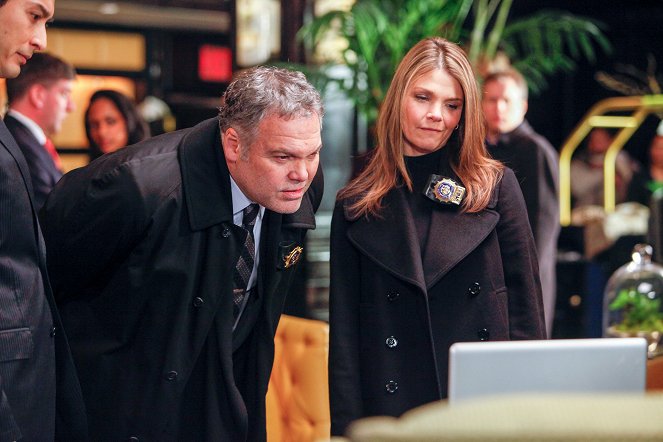 Law & Order: Criminal Intent - The Consoler - Photos - Vincent D'Onofrio, Kathryn Erbe
