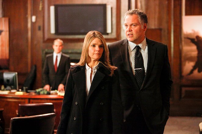 Law & Order: Criminal Intent - Season 10 - Boots on the Ground - Photos - Kathryn Erbe, Vincent D'Onofrio