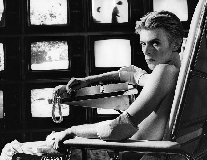 Człowiek, który spadł na Ziemię - Z filmu - David Bowie