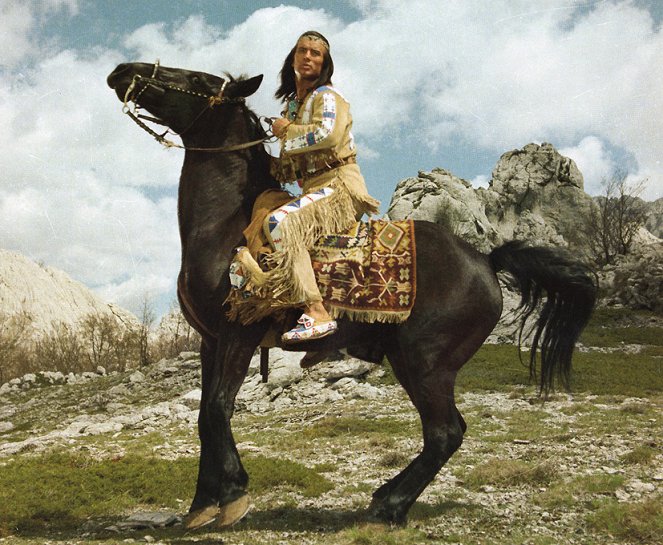 Winnetou und das Halbblut Apanatschi - Filmfotos - Pierre Brice