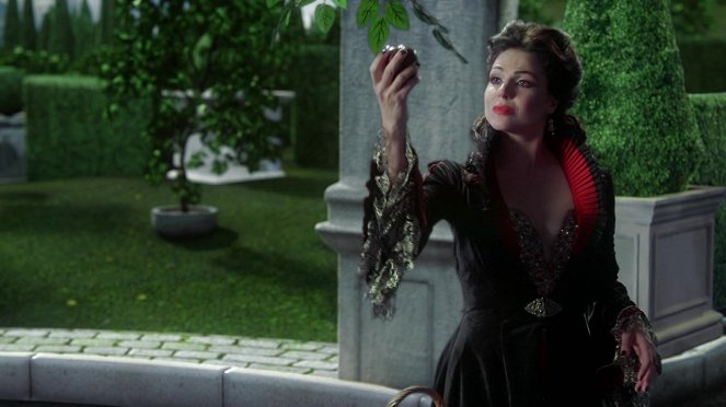 Once Upon a Time - L'Orpheline - Film - Lana Parrilla