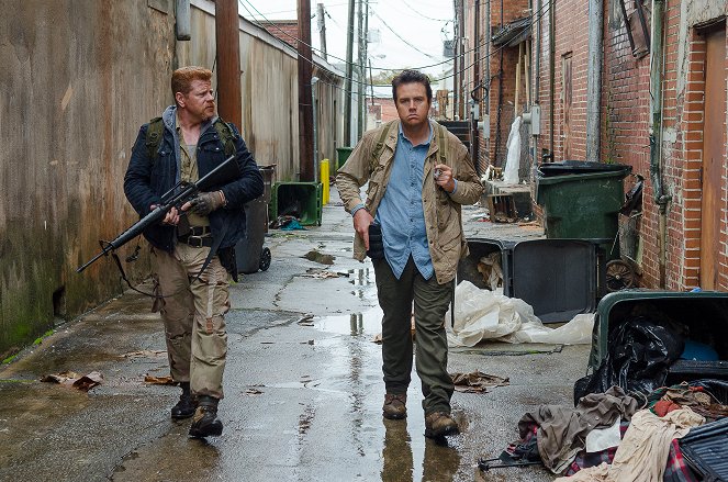 The Walking Dead - Twice as Far - Photos - Michael Cudlitz, Josh McDermitt
