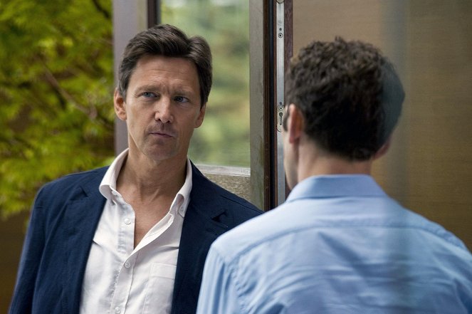 Royal Pains - Season 1 - There Will Be Food - Photos - Andrew McCarthy