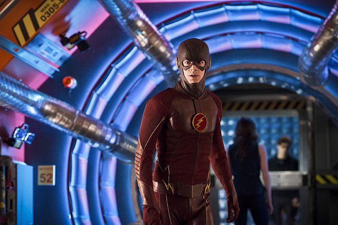 The Flash - Season 2 - Flash Back - Photos - Grant Gustin