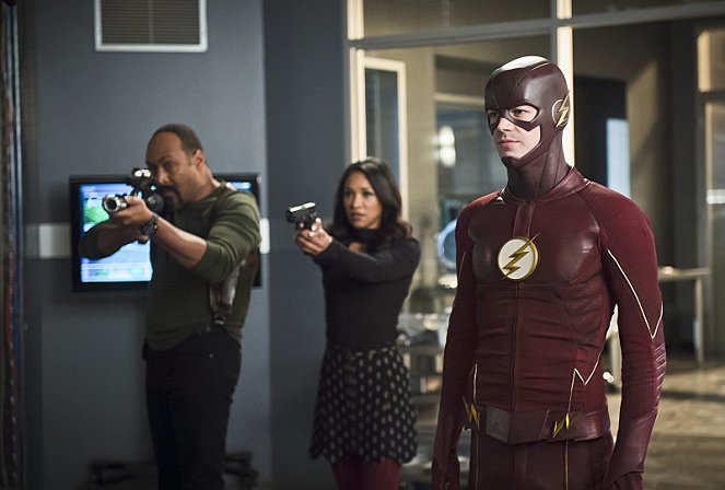 The Flash - Season 2 - Versus Zoom - Photos - Jesse L. Martin, Grant Gustin, Candice Patton