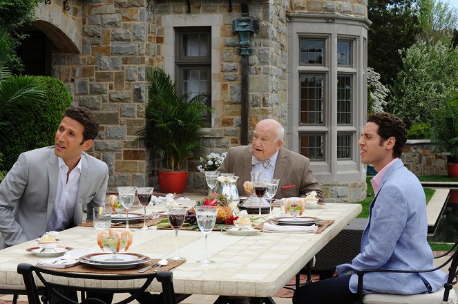 Royal Pains - Season 3 - A Man Called Grandpa - Photos - Mark Feuerstein, Edward Asner, Paulo Costanzo