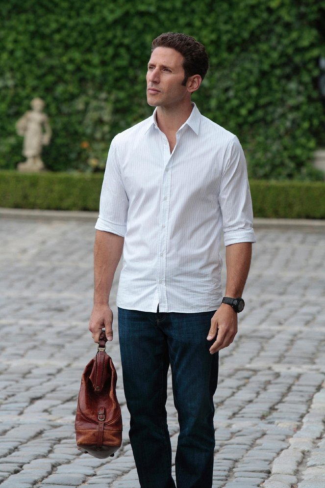 Royal Pains - Season 3 - A Little Art, A Little Science - Photos - Mark Feuerstein