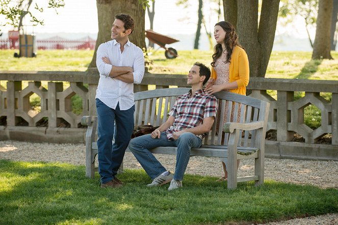 Royal Pains - Dawn Of The Med - Photos - Mark Feuerstein, Santino Fontana, Katie Lowes