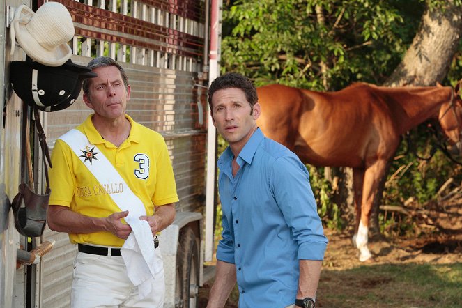 Royal Pains - Who's Your Daddy? - Photos - Gary Cole, Mark Feuerstein