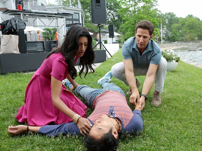 Royal Pains - Season 6 - Electric Youth - Photos - Reshma Shetty, Leonardo Nam, Mark Feuerstein