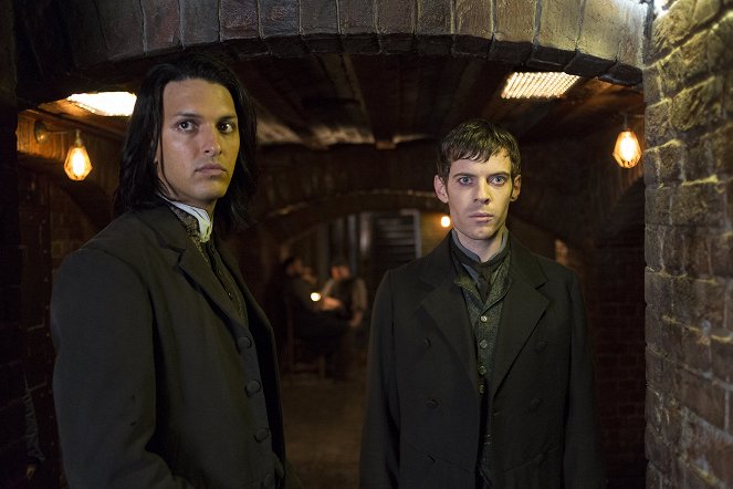 Penny Dreadful - Série 3 - Den, kdy zemřel Tennyson - Z filmu - Shazad Latif, Harry Treadaway