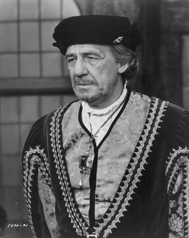 Anne of the Thousand Days - Photos - Michael Hordern