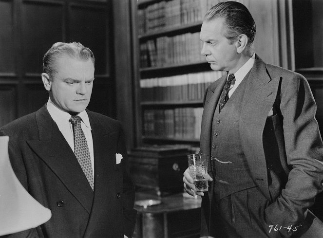 James Cagney, Raymond Massey