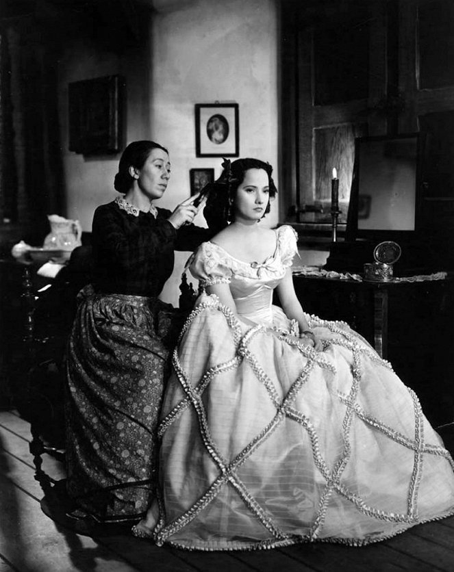 Wuthering Heights - Photos - Flora Robson, Merle Oberon