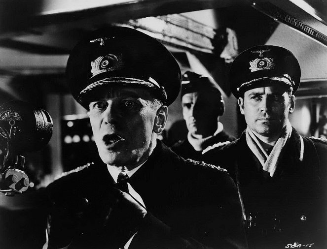 Potopenie lode Bismarck - Z filmu - Karel Štěpánek, Carl Möhner