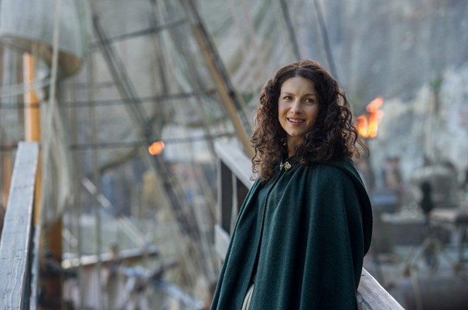 Outlander - Season 2 - Through a Glass, Darkly - Photos - Caitríona Balfe